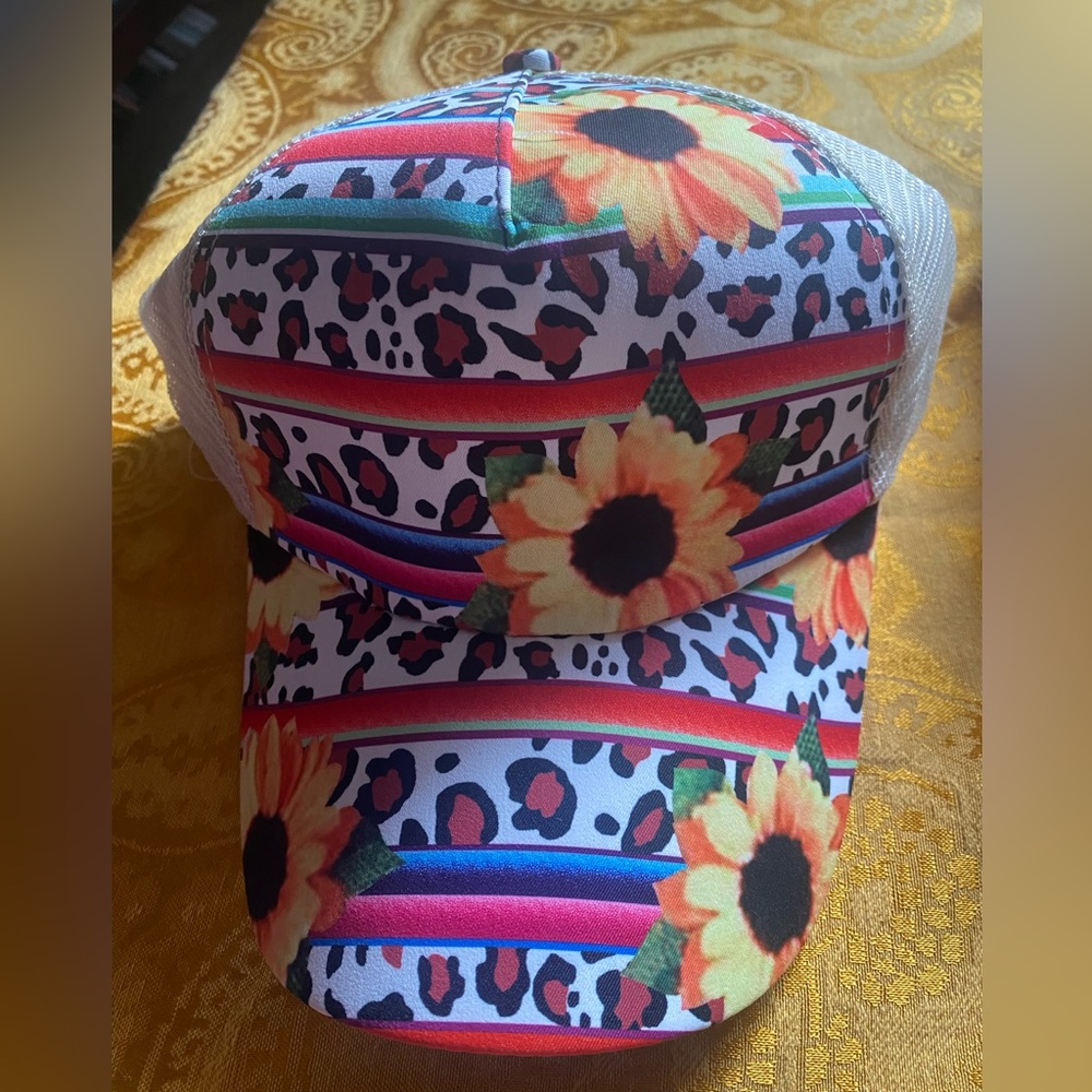 Women’s ponytail hat